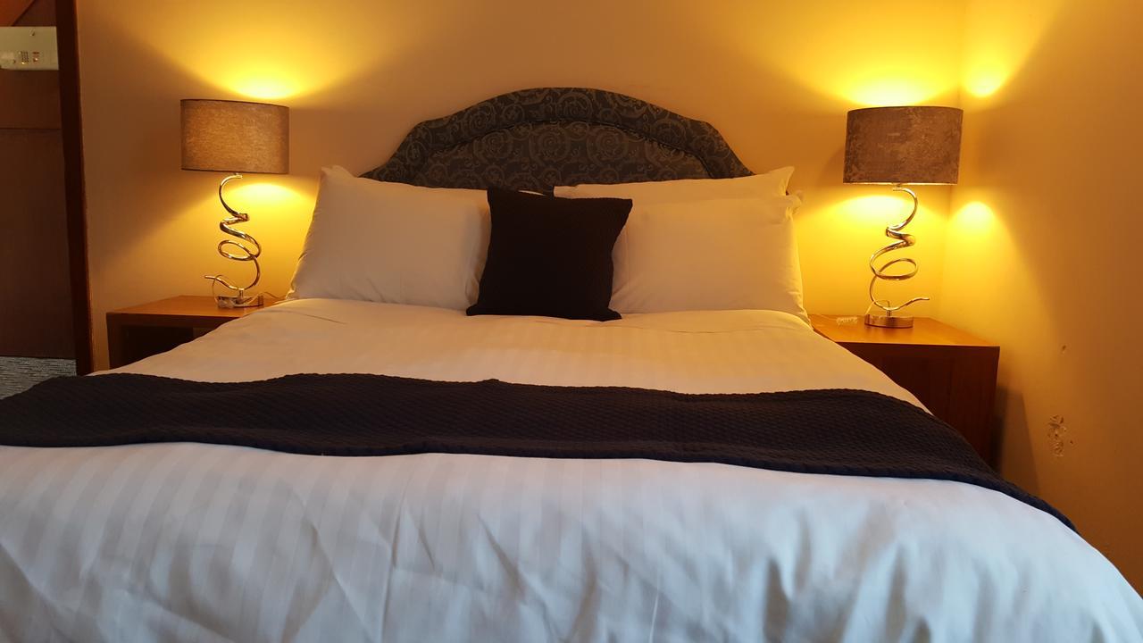 Airport Guest House สลาว ภายนอก รูปภาพ