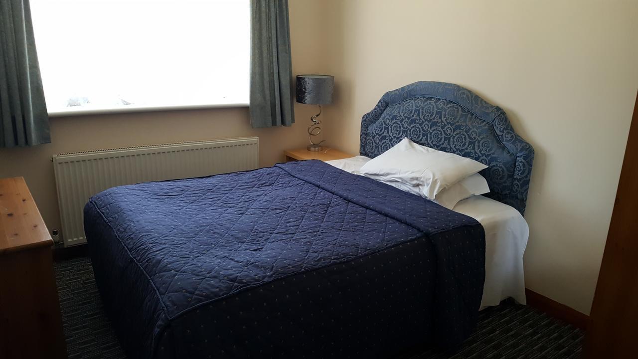 Airport Guest House สลาว ภายนอก รูปภาพ