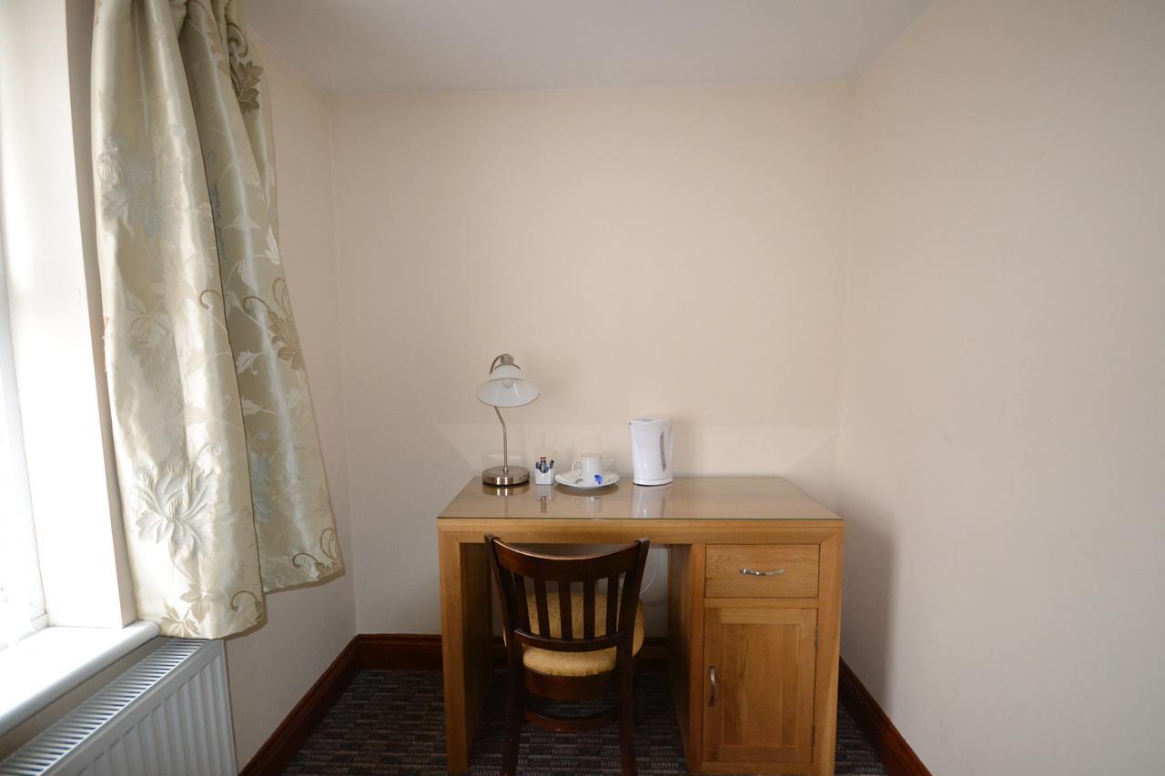 Airport Guest House สลาว ภายนอก รูปภาพ