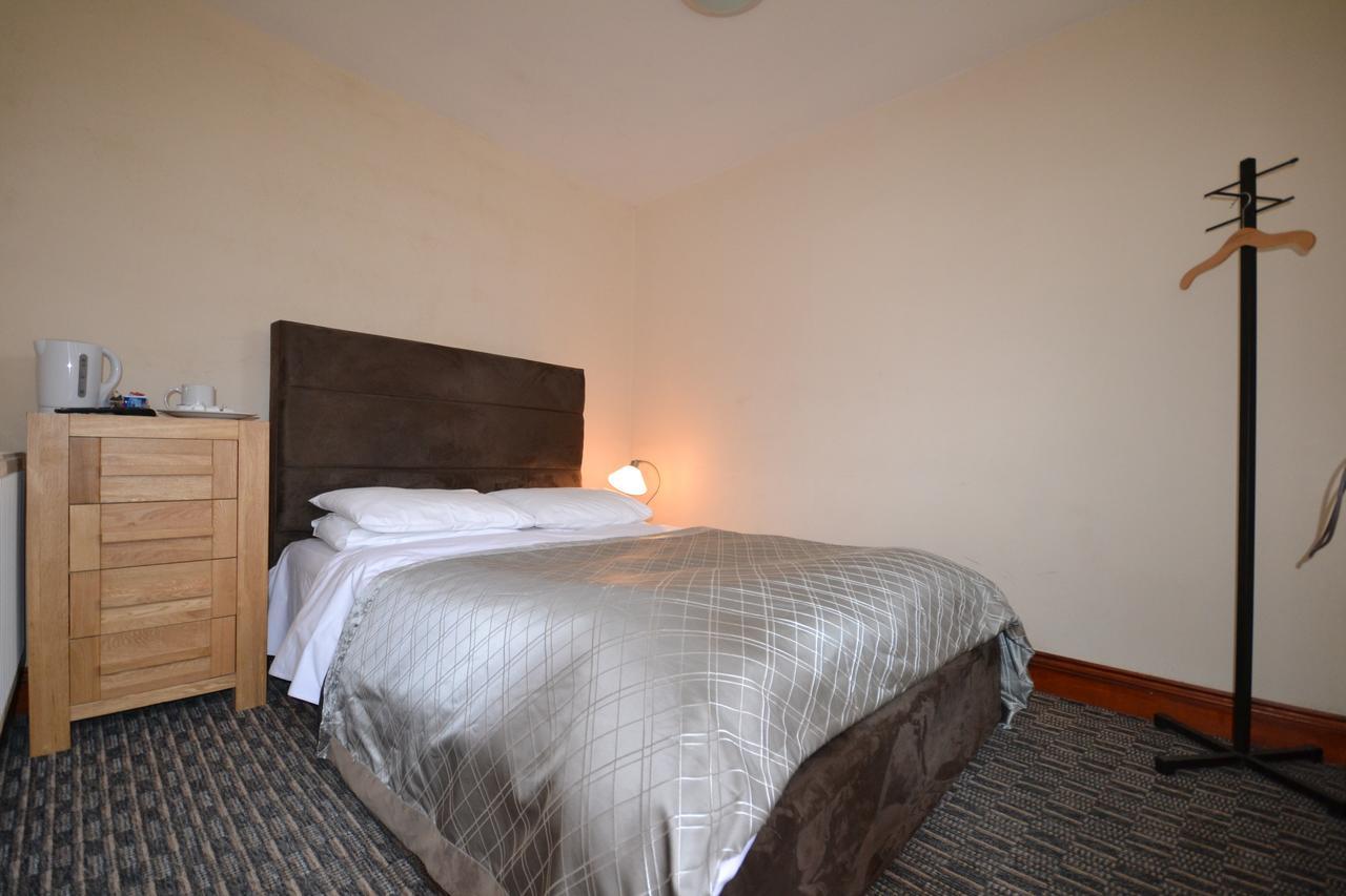 Airport Guest House สลาว ภายนอก รูปภาพ