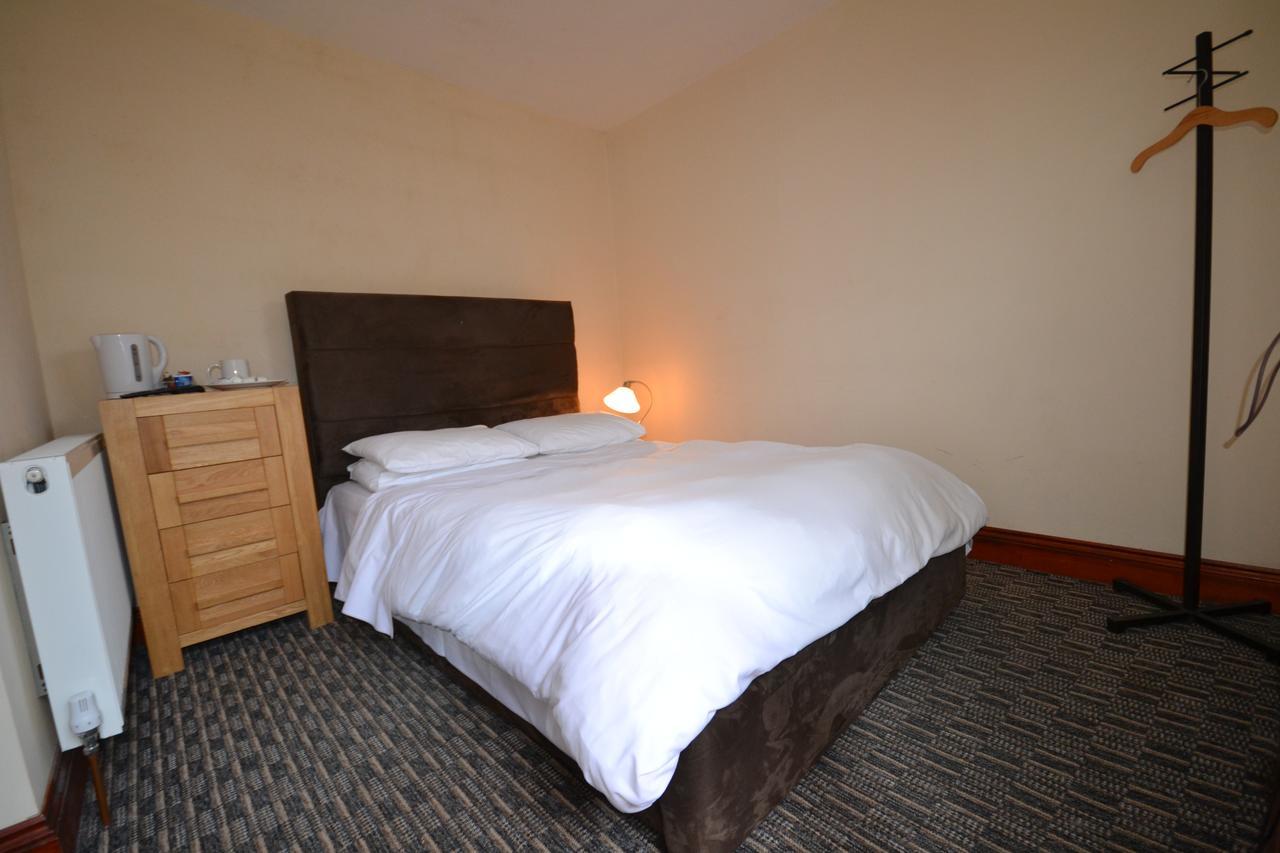 Airport Guest House สลาว ภายนอก รูปภาพ