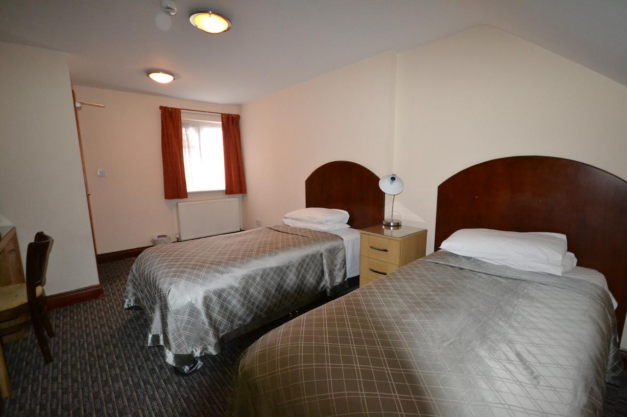 Airport Guest House สลาว ภายนอก รูปภาพ