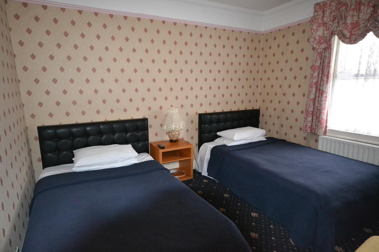 Airport Guest House สลาว ภายนอก รูปภาพ