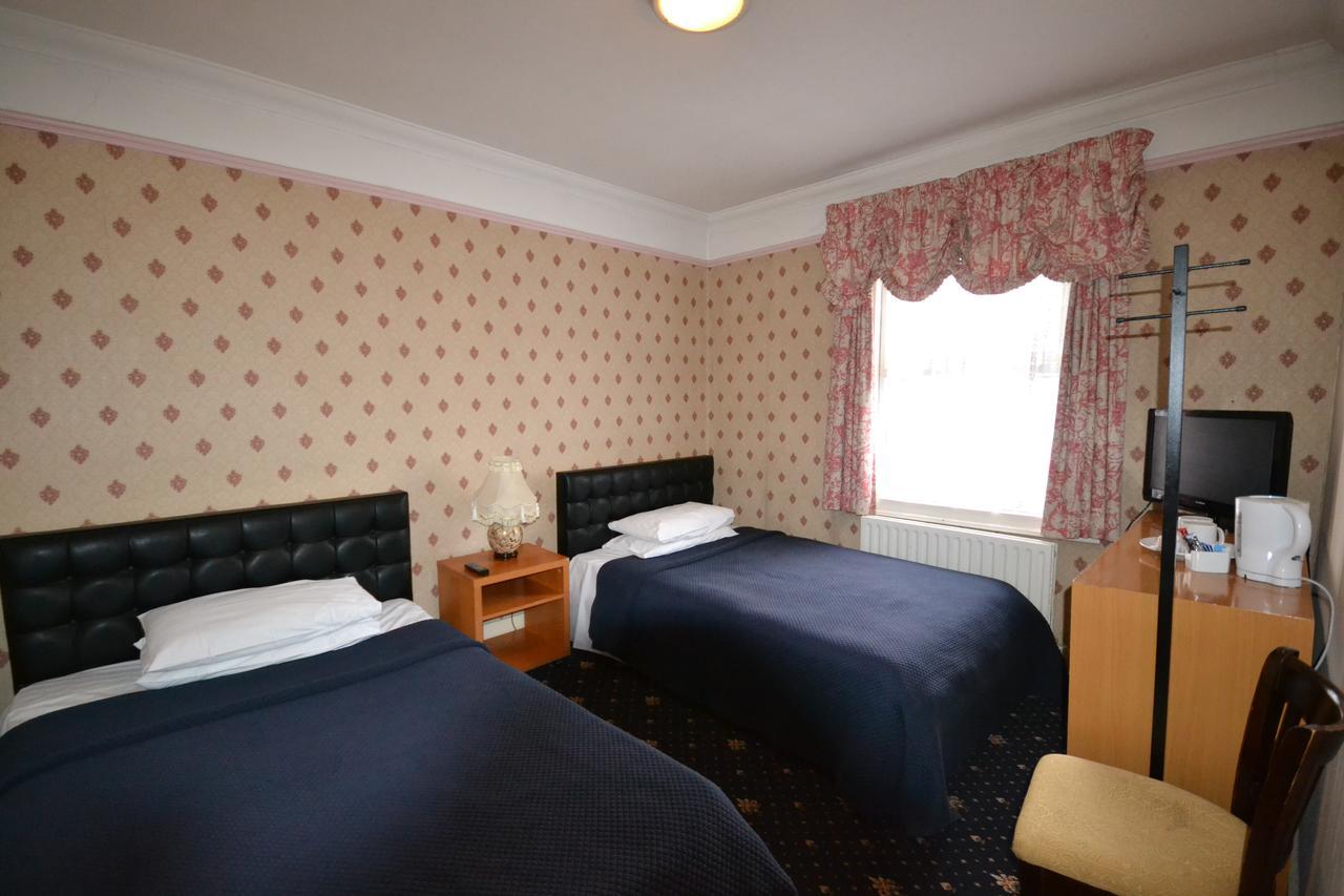 Airport Guest House สลาว ภายนอก รูปภาพ