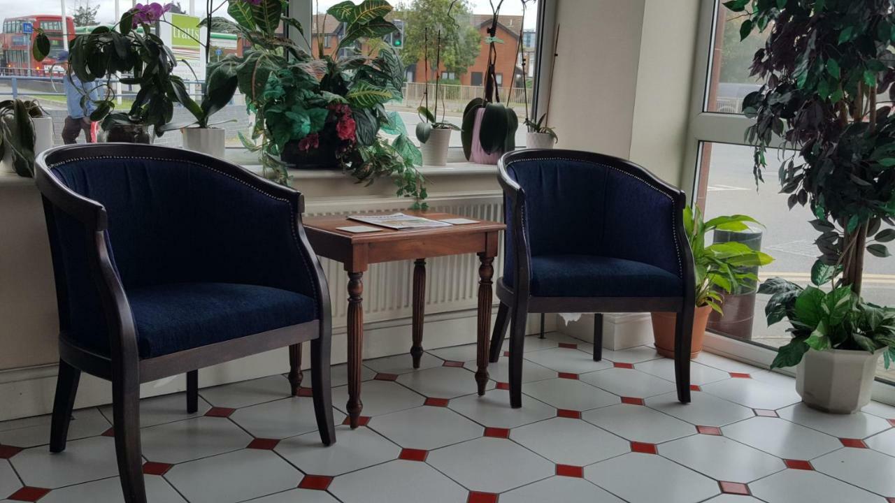 Airport Guest House สลาว ภายนอก รูปภาพ
