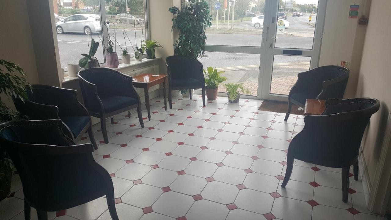 Airport Guest House สลาว ภายนอก รูปภาพ
